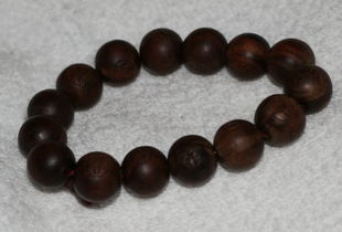 木材：手串的经典与常见原料