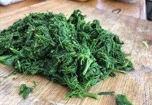 黄花菜功效显著，食用需谨慎