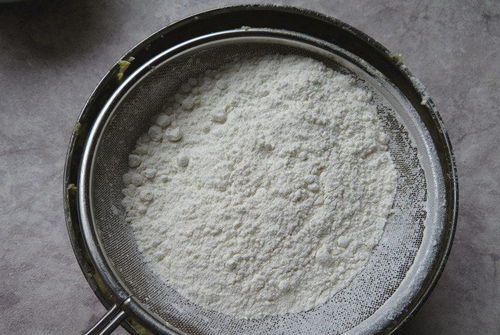 撒粉有技巧，避免浪费