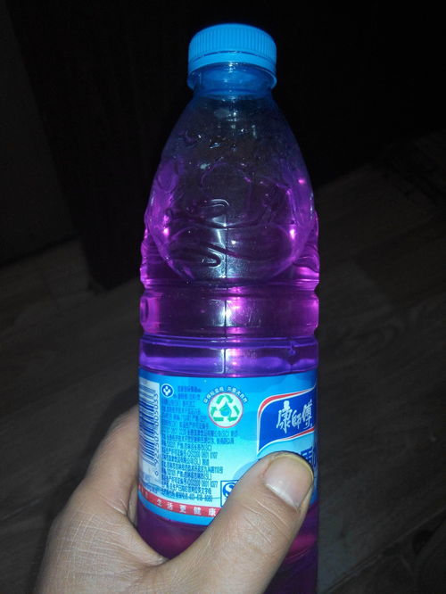 颜色：蓝中带绿，绿中透蓝