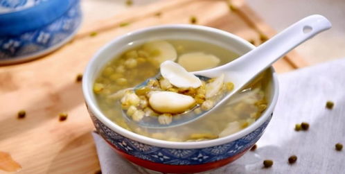 年糕黑豆汤：以年糕和黑豆为主料