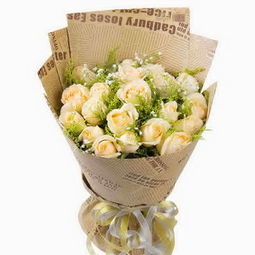 香槟玫瑰寓意浪漫与幸福，选购时注意花朵新鲜、无病虫害