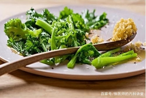 剩菜剩饭易滋生细菌，长期食用危害健康