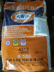 猪用复合预混合饲料中，复合饲料添加剂预混料配方中钙磷比例是多少？