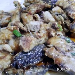 广东阳江阳西县鲮鱼和蚝罐头，传统美食