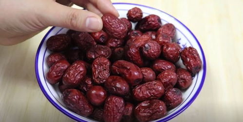 红枣烂果现象，指红枣在储存过程中出现的果肉腐烂现象