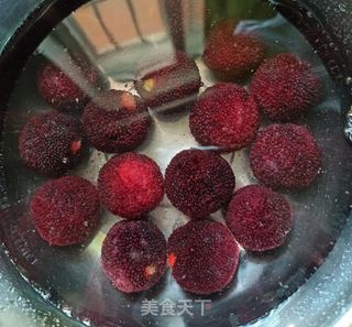 荔枝干烘焙制作，以晒干荔枝果肉为主