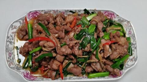 揭秘茶油炒鸭肉：家常美食中的茶叶风味