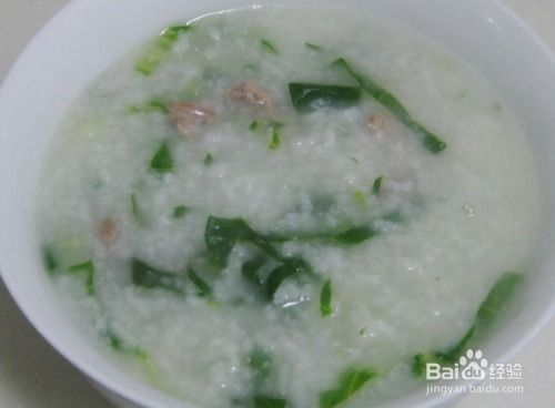 肉骨头青菜粥是一道以肉骨头和青菜为主要食材的粥品