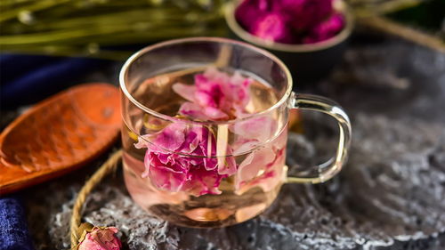 花茶泡法多样，不同花茶功效各异