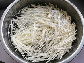 金针菇根部泡水，如何快速发芽