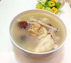 花胶煲什么汤最有营养？这些搭配效果超棒