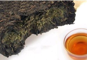 青砖茶属于黑茶，是经过发酵、堆积、压制而成的砖状茶