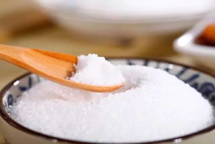 材料准备：食盐、肥皂液huo者洗洁精、热水。