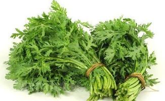 4. 茼蒿：清新的口感，丰富的营养