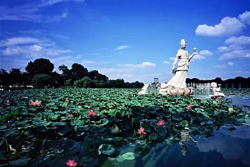 玄武湖公园， 古韵今风两相宜