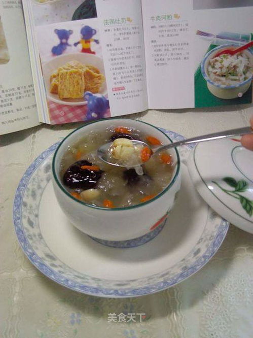 银耳红枣枸杞汤，传统滋补饮品
