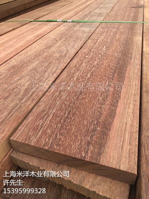 请问如何区分铁木和红铁木这两种木材的外观特征？