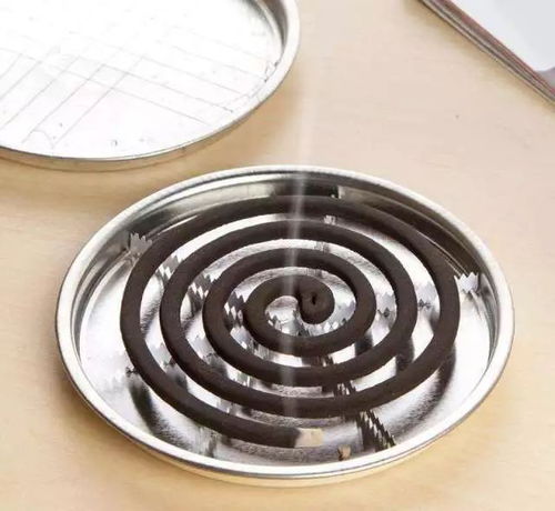 夏日蚊虫， 蚊香杀虫剂成保命符