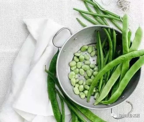 接下来为豌豆角、西红柿、胡萝卜、小青菜、大豆等蔬菜，核桃、花生、开心果、腰果、松子、杏仁等壳类食物，以及糙米饭等dou值得你补脑时选用。