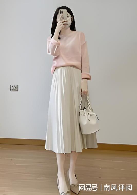 杏色花裙子搭什么上衣好看？这些搭配让你秒变女神