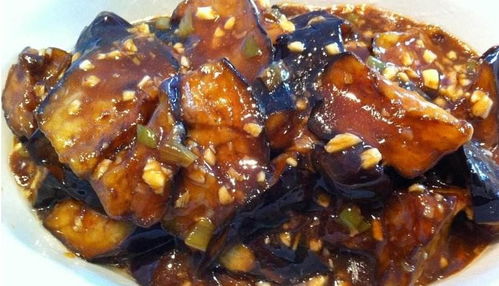 酱烧茄子是一道家常菜，以茄子为主料