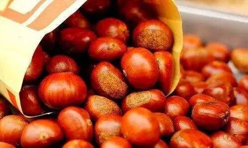 糖炒栗子美味诱人，但过量食用可能引发消化不良等健康问题
