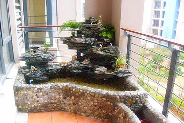 凤眼莲与假山鱼池的完美结合