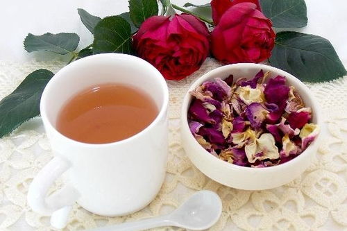 玫瑰花泡水喝的好处