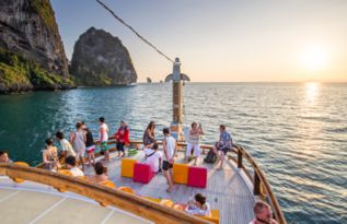 普吉岛的水上项目多， 但PP岛也不赖