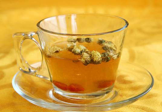 菊花茶禁忌多，与哪些食物同食需谨慎