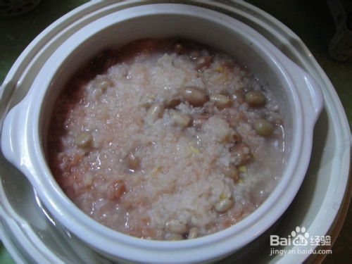 菊花枸杞花生粥是一道以菊花、枸杞、花生为主要食材的养生粥