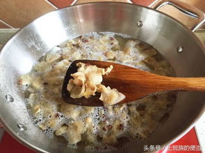 猪油渣，猪油炼制过程中剩余的固体油脂