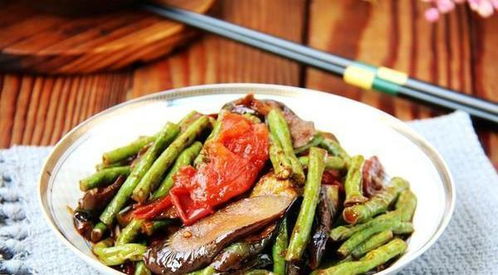 韭菜、 西红柿、茄子：美味佳肴，营养丰富