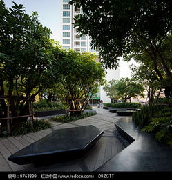 树池坐凳：园中绿意与休憩的完美结合