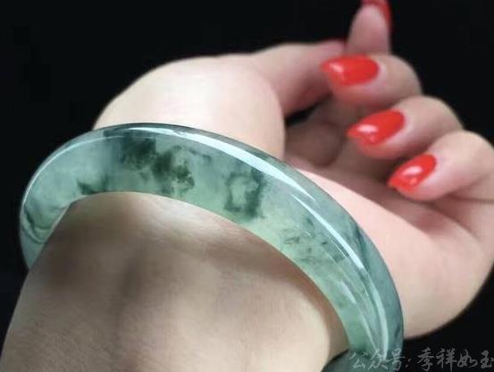 翡翠手镯与花卉混养的益处：提升观赏价值与健康效益