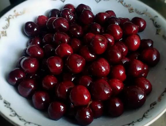 樱桃：甜蜜诱惑下的疑问