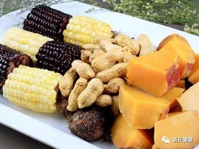 请问这48种杂粮豆类图片中，有哪些豆类是常见的养生食材呢？