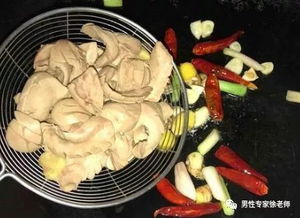 酱汁鸽子是一道以鸽子肉为主料，配以多种调料烹制的传统菜肴