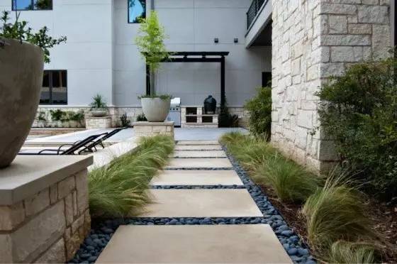 庭院广袤地，湿度难掌控