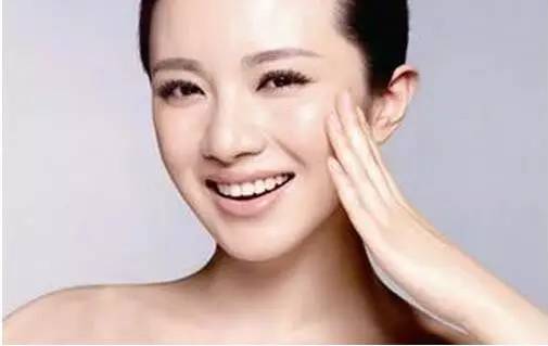 一喷红崔红：效果如何？皮肤刺激大不大这个？敏感肌适用吗？