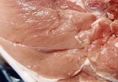 注水猪肉揭秘：百斤肉增水十斤