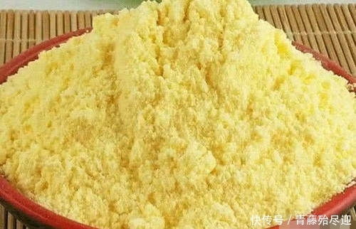 猪饲料配比中，玉米、豆粕、麦麸等原料各占多少比例最适宜？