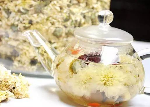 玫瑰花菊花桂花泡水喝有什么好处？养生效果如何