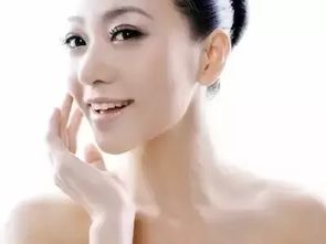 牛奶浴是一种将牛奶涂抹全身，利用其营养成分滋养肌肤的沐浴方式