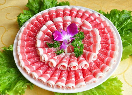 猪饲料的色泽、气味、口感等感官体验各有哪些主要特征？