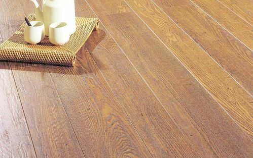 地板革异味烦恼？别急，我有妙招！