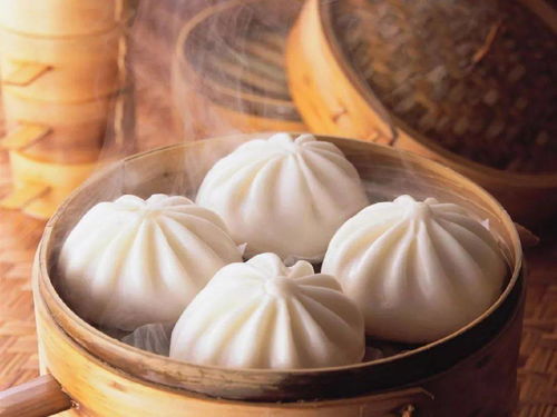 花色：粉安布里奇月季是杏粉色的， 花径可达到10厘米左右，花朵包子型，花瓣排列有序，fei常漂亮吸引人。