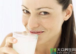 拉肚子时喝牛奶是否适宜？哪些人群不宜饮用牛奶