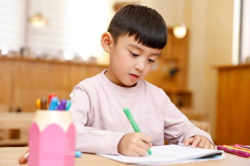如何根据万重山的生长习性科学修剪